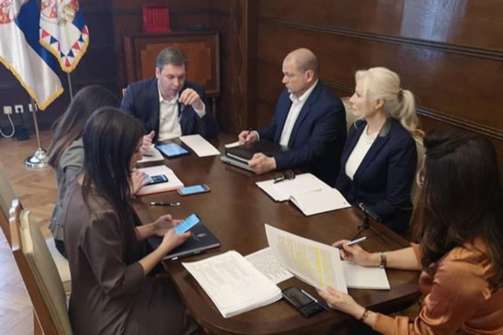 NEMAMO NI GRAŠKA VODE, POMOZITE DA REŠIM UBISTVO, DAJTE MI POSAO! Vučić se našao pred OŠTROM PALJBOM na Instagramu