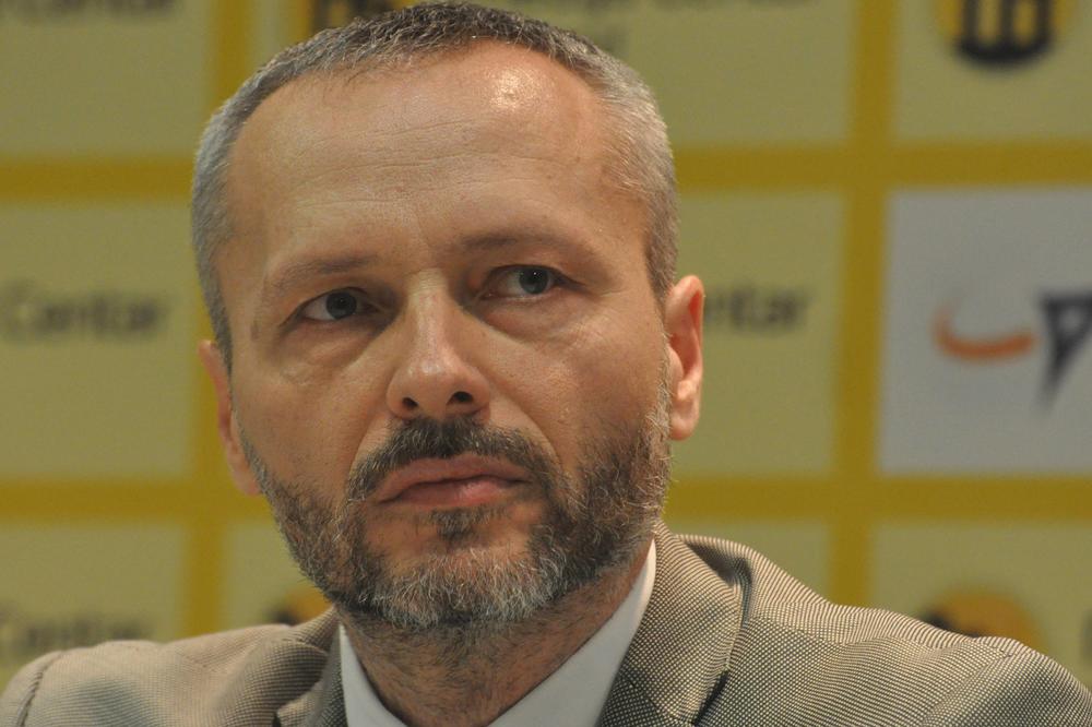 OVAJ ČOVEK TRAŽI DA SE U SRBIJI UKINE VERONAUKA U ŠKOLAMA: I to nije sve, traži da CRKVA PLAĆA POREZ!