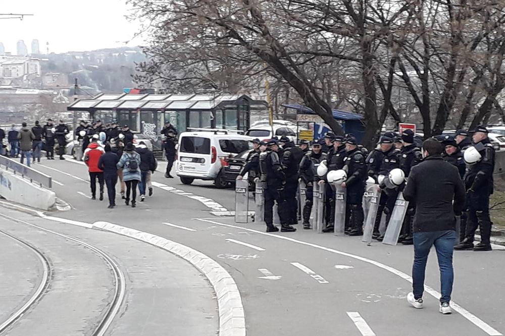 NOVA TUČA PRED POČETAK DERBIJA: Ovog puta su na Autokomandi Grobari imali žestok okršaj sa policijom!