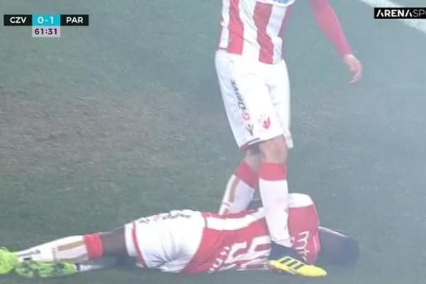 DRAMA NA MARAKANI! BOAĆI OSTAO BEZ SVESTI! Milunović i Miletić spasavali život napadaču Zvezde!