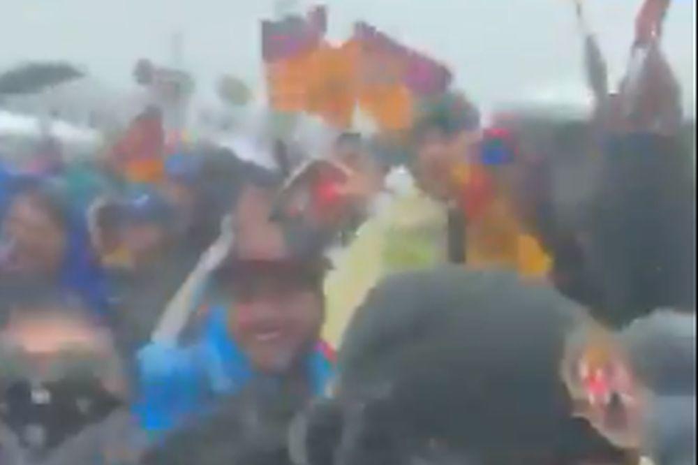 MA, KAKVA KIŠA KAD SE IGRA EL KLASIKO: Navijači Barselone prave šou po kijametu u Los Anđelesu!