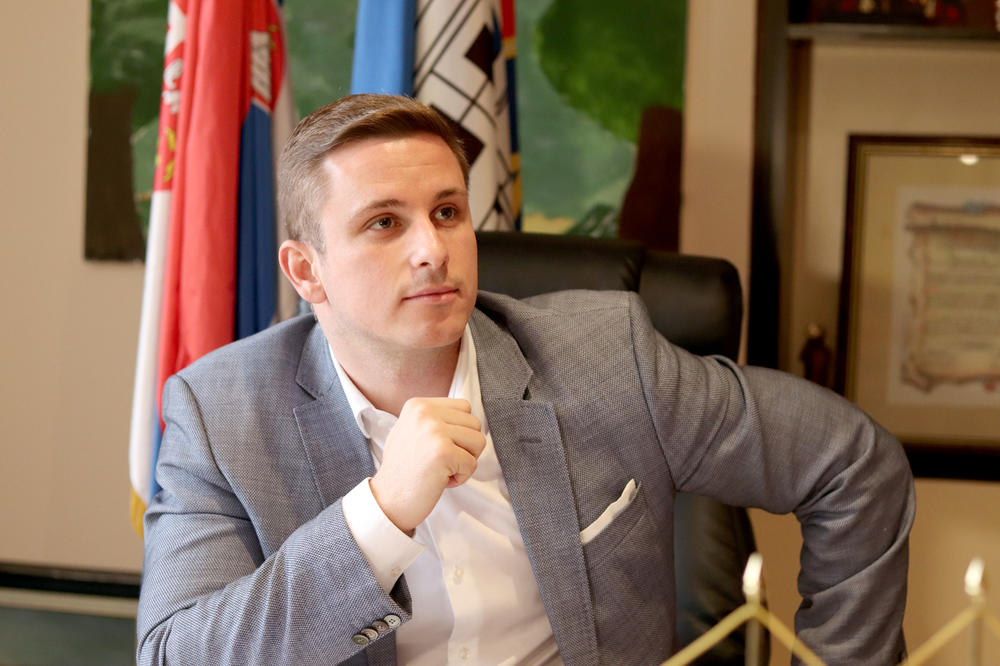 ALEKSIĆEVE LAŽI SU POSTALE JEFTINE I OFUCANE: Oglasio se Aleksandar Jovičić!