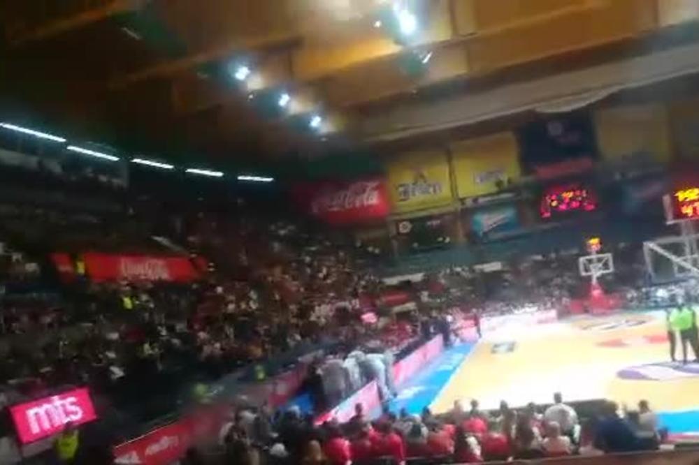 IAKO NEMA MNOGO GROBARA, DELIJE SU IM STAVILE DO ZNANJA GDE SU DOŠLI: Okršaj u drugom poluvremenu Derbija u Pioniru