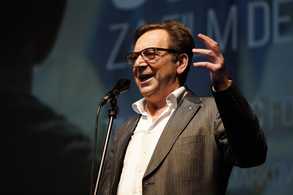 PAZI PAPARAZZO! EVO ŠTA RADI SRPSKI GLUMAC TIHOMIR STANIĆ: U opuštenom izdanju, ovakvog ga NE ZNAMO!