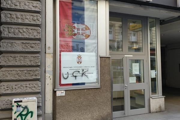 OSVANUO GRAFIT OVK NA ULAZU U ZGRADU KONZULATA SRBIJE U BEČU: Naša ambasada zatražila pooštrene mere bezbednosti