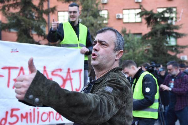 DOSTA TOGA TREBA U ZATVOR, A PRE TOGA KATRAN I PERJE: Sergej prvi put za HRVATE o stanju u Srbiji