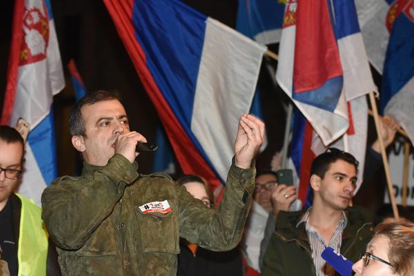 SERGEJU ZABRANILI DA GOVORI NA PROTESTU: Suzana nije dozvolila da se lider PSG obrati građanima! (FOTO)