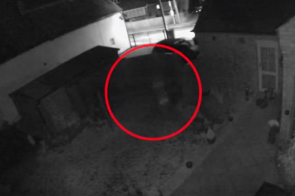 PORODICU SU PROBUDILI ČUDNI ZVUCI IZ DVORIŠTA: Kamera je zabeležila nešto ZASTRAŠUJUĆE! (VIDEO)
