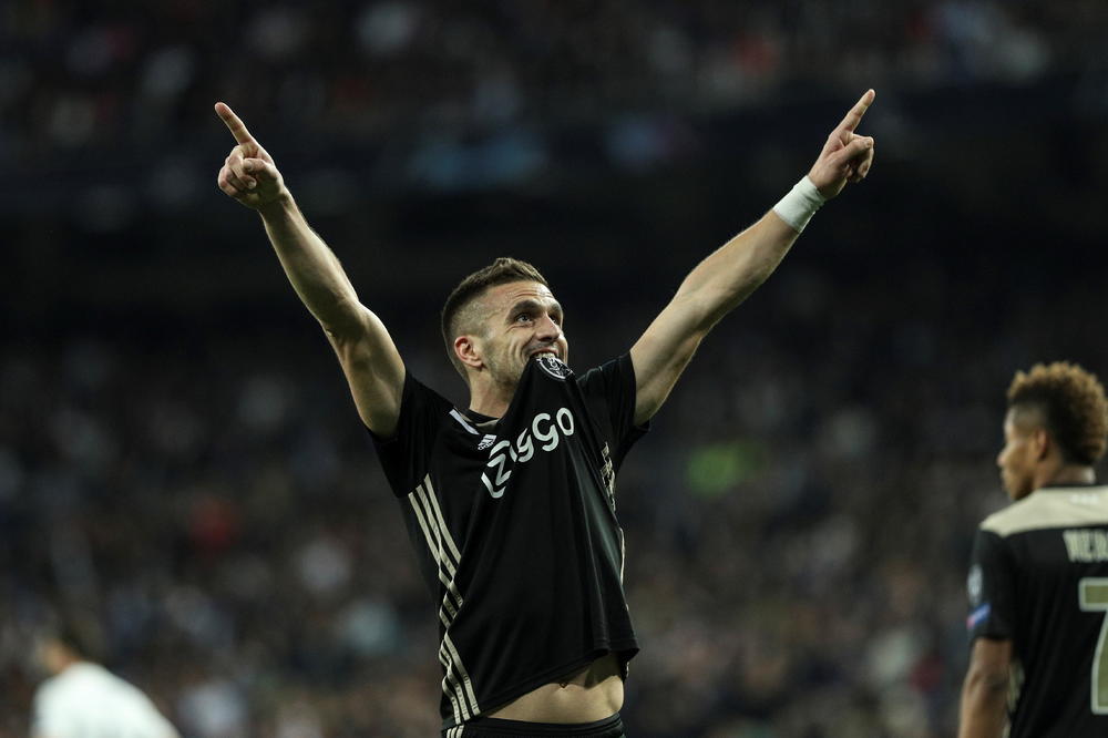 KAD JE TEŠKO - DUŠAN TADIĆ: Srpski maestro majstorijom otvorio novu sezonu i spasio Ajaks!