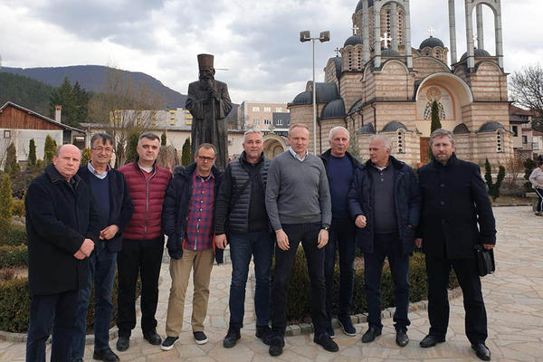ĐILASA NA KOSOVU DOČEKALI ZVIŽDUCIMA! Šta se zaista dogodilo u Leposaviću? (VIDEO)