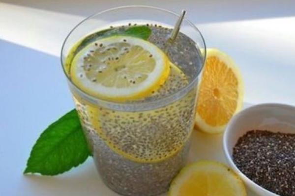 ISPRAVKA: Napitak od čija semenki, limuna, meda i vode ne možda da "skine salo"