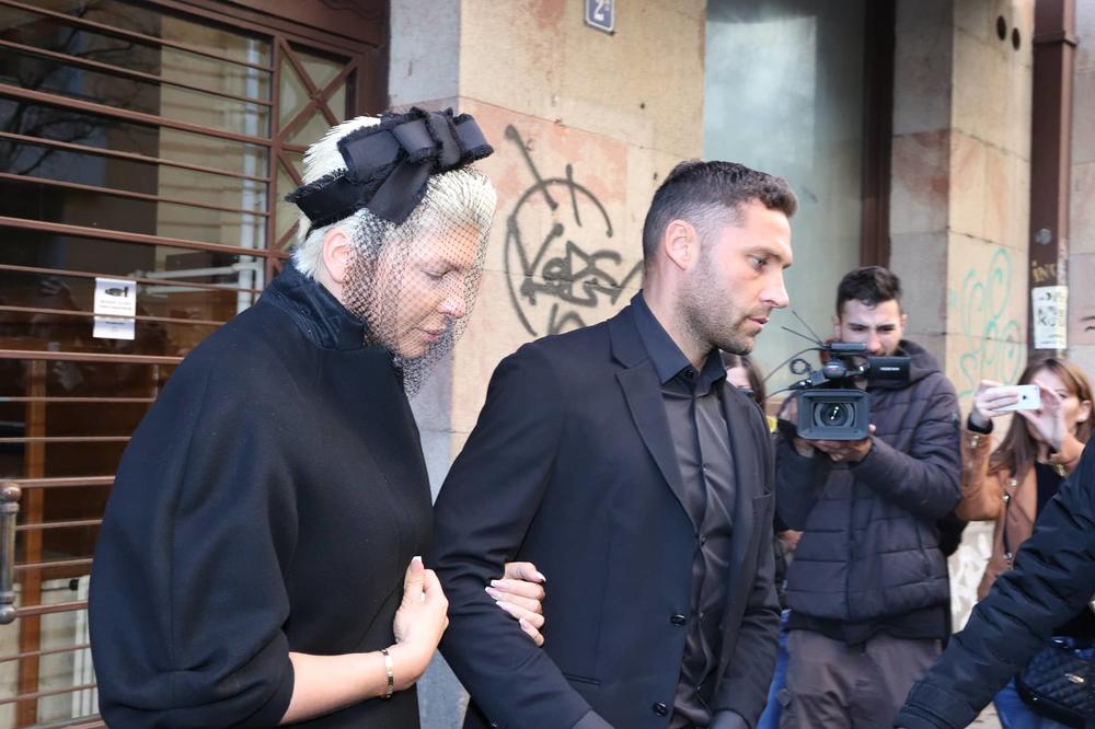 UPRKOS BOLU, VRAĆA SE NA SCENU?! Evo kada će Jelena Karleuša ponovo biti u Zvezdama Granda!