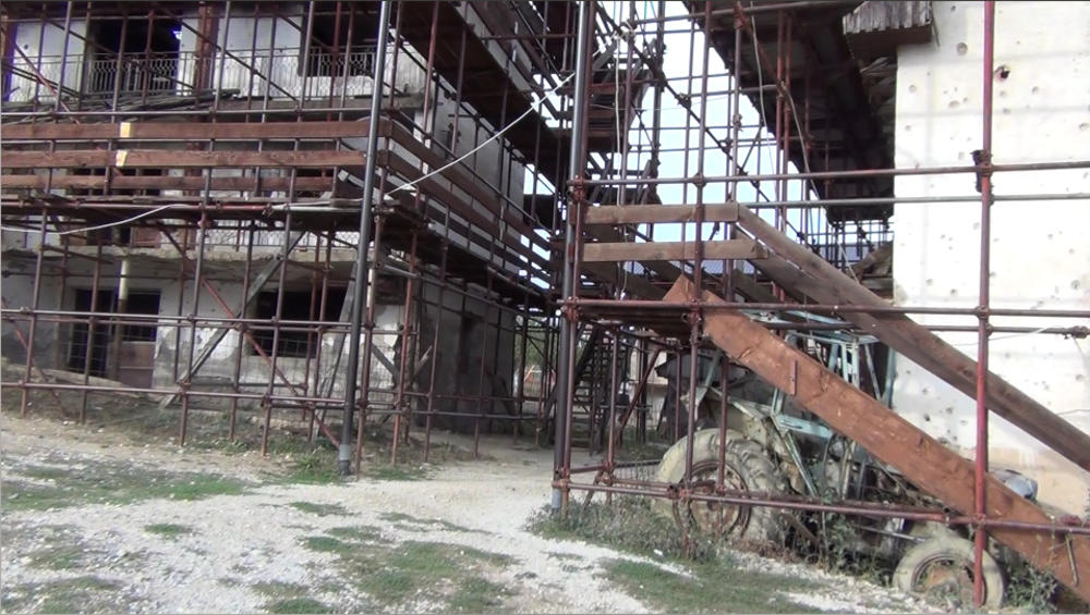 Ruševine Jašarijeve porodične kuće u Prekazu