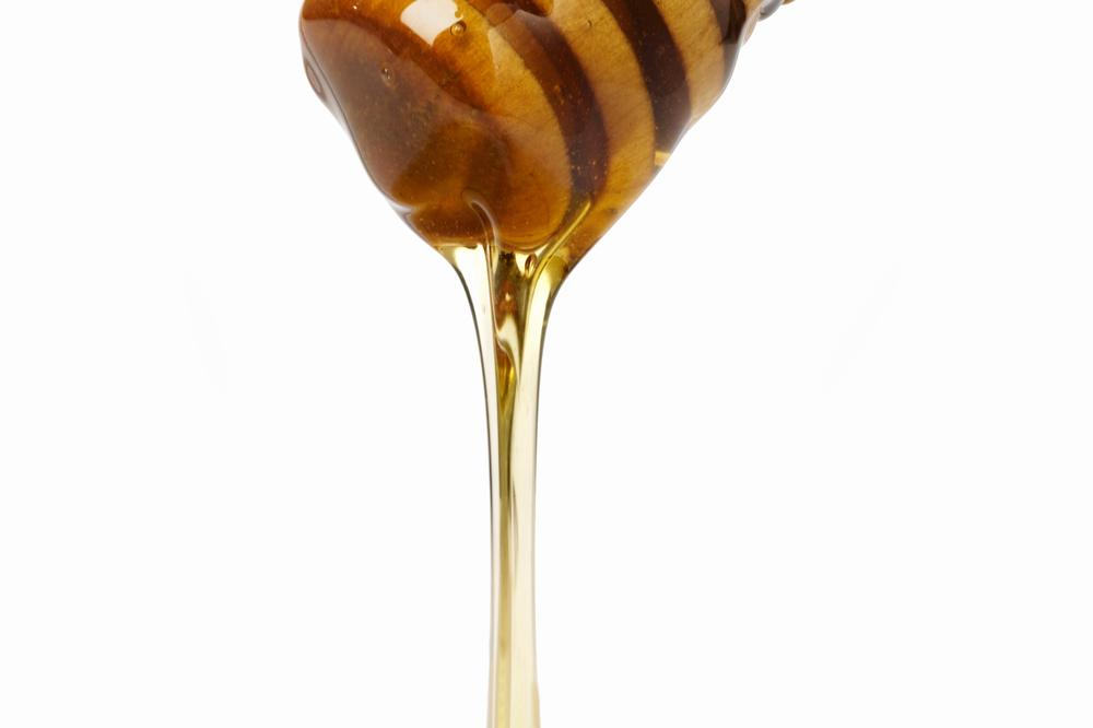 SVE VIŠE FALSIFIKATA NA TRŽIŠTU: Pčelar objasnio KAKO DA PREPOZNATE pravi med!