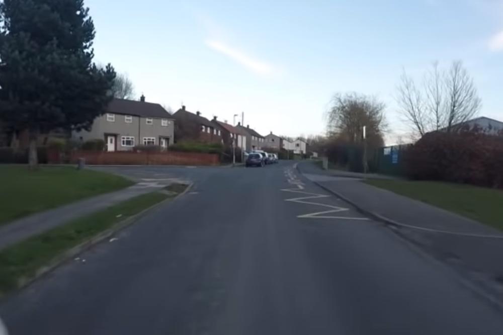 UKRAO MU MOTOR, A SAMO 40 SEKUNDI POSLE TOGA JE GRDNO ZAŽALIO: Ovaj lopov je izvukao deblji kraj! (VIDEO)