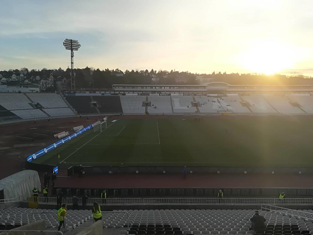 Sunce nad stadionom u Humskoj  