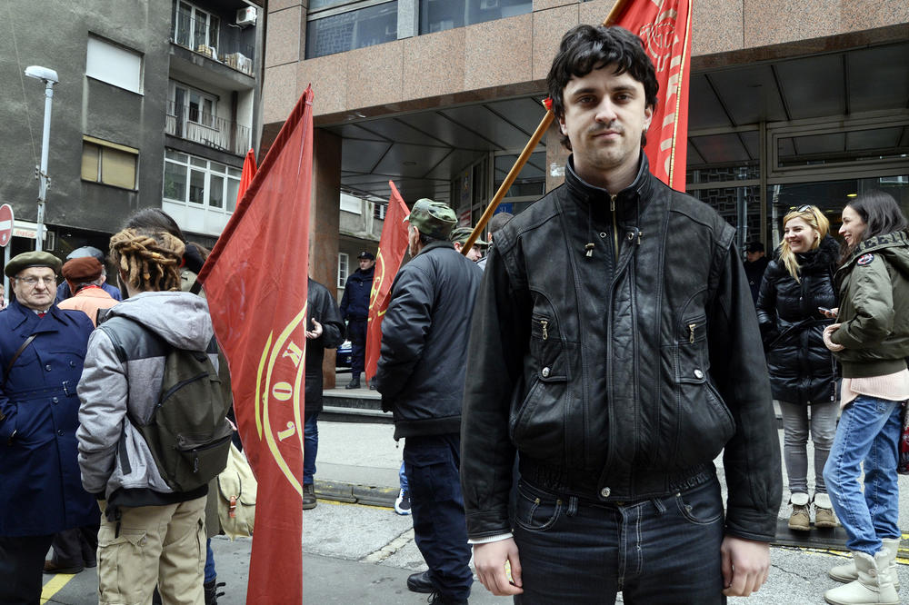 USTAŠE PRETE SMRĆU KOMUNISTIMA ZBOG GRAFITA NA GROBU PAVELIĆA! Proći ćeš kao SRBI I KOMUNISTI U JASENOVCU!