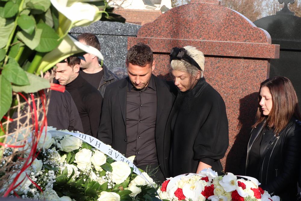 Pevačica ne može da se pomiri sa majčinom smrću