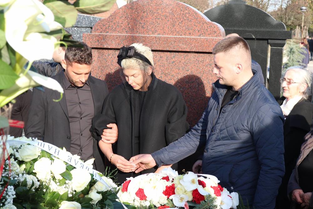 Duško sve vreme tešio Jelenu