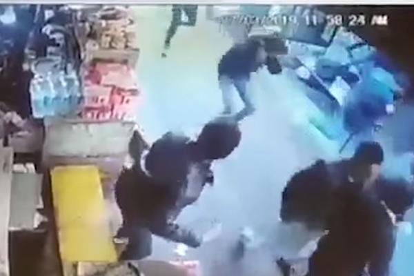 BOMBA SE OTKOTRLJALA POD AUTOBUS I EKSPLODIRALA! Ponovo HOROR u Kašmiru, raste strah od novih sukoba