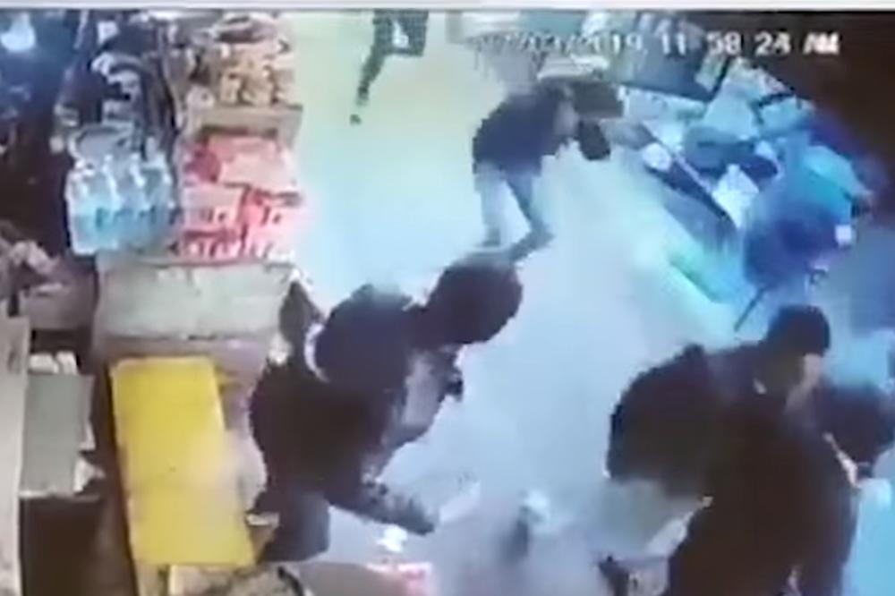 BOMBA SE OTKOTRLJALA POD AUTOBUS I EKSPLODIRALA! Ponovo HOROR u Kašmiru, raste strah od novih sukoba