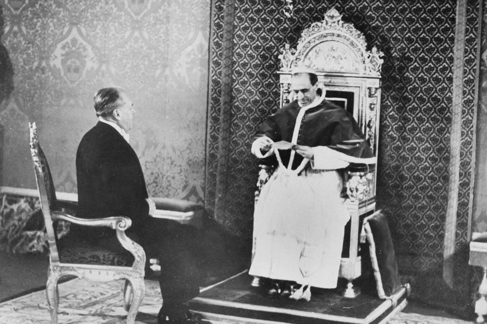 HITLEROV PAPA USKORO ĆE BITI RAZOTKRIVEN: Otvaraju se tajne arhive VATIKANA iz doba HOLOKAUSTA