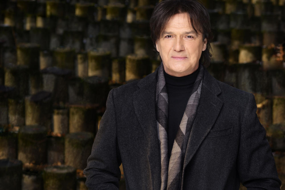 ONA JE PROFESORKA I NIKAD SE NE EKSPONIRA: Ovo je žena s kojom je Zdravko Čolić 17 godina u braku!