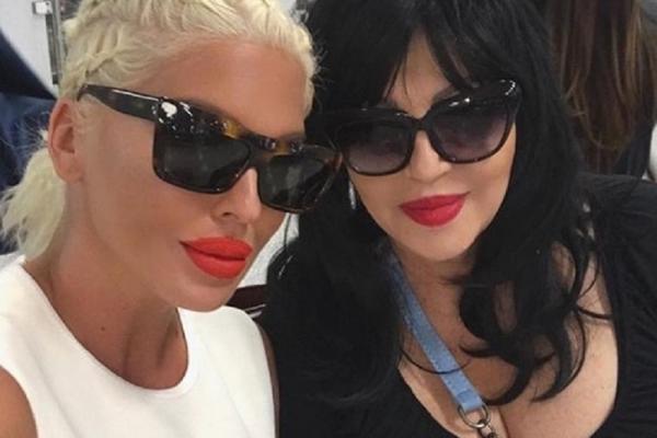 JELENA KARLEUŠA PODELILA DIVNIN SNIMAK SA LEČENJA: Majčinu smrt nikada neće preboleti!