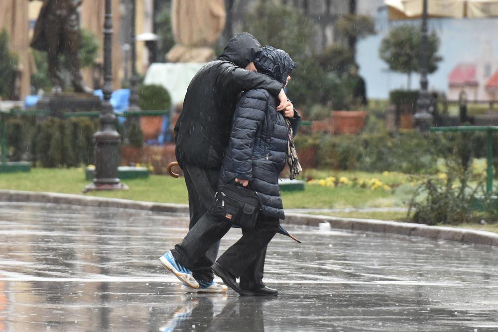 SRBIJO, SPREMI SE ZA KATASTROFU OD VREMENA: Sutra nas očekuju LEDARA I PLJUSKOVI, ZA PRVI MAJ JOŠ HLADNIJE!