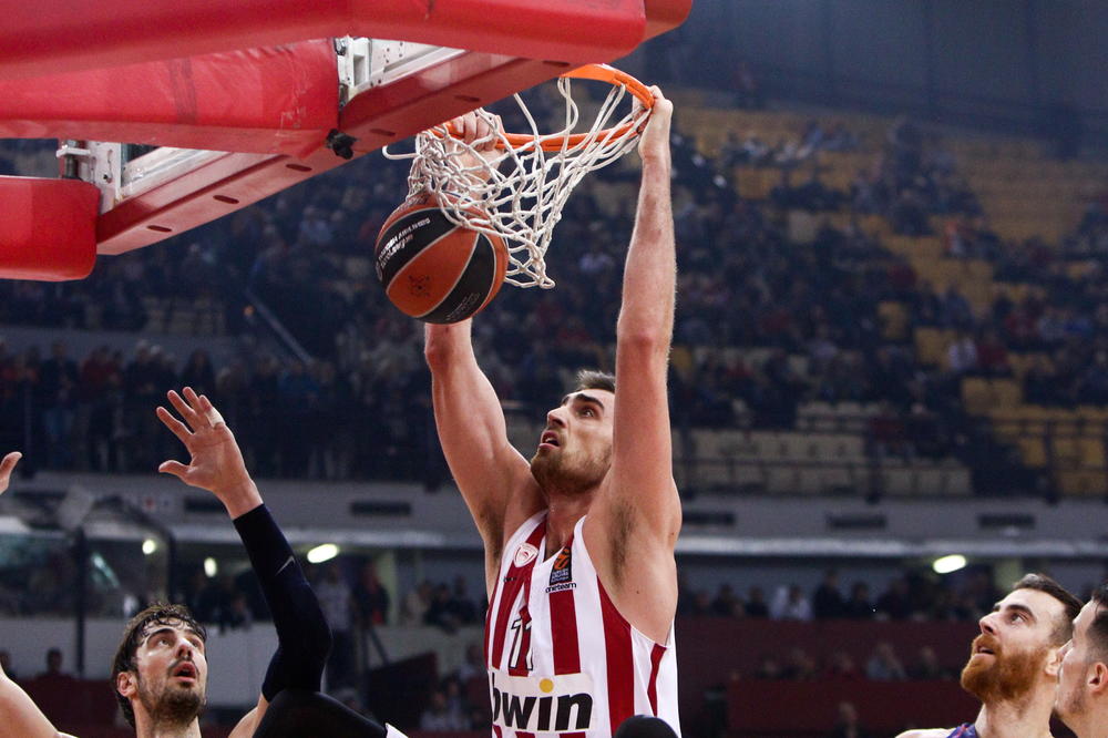 MILUTINOV DEMONSTRIRAO SILU PROTIV BAJERNA: Srpski vunderkind ispisao istoriju Olimpijakosa, Fener srušio Budućnost