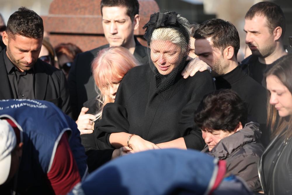 SRCE ĆE JOJ PREPUĆI OD TUGE: JK se oglasila nakon Divnine sahrane, a posle video poruke njene tetke, ZANEMEĆETE!