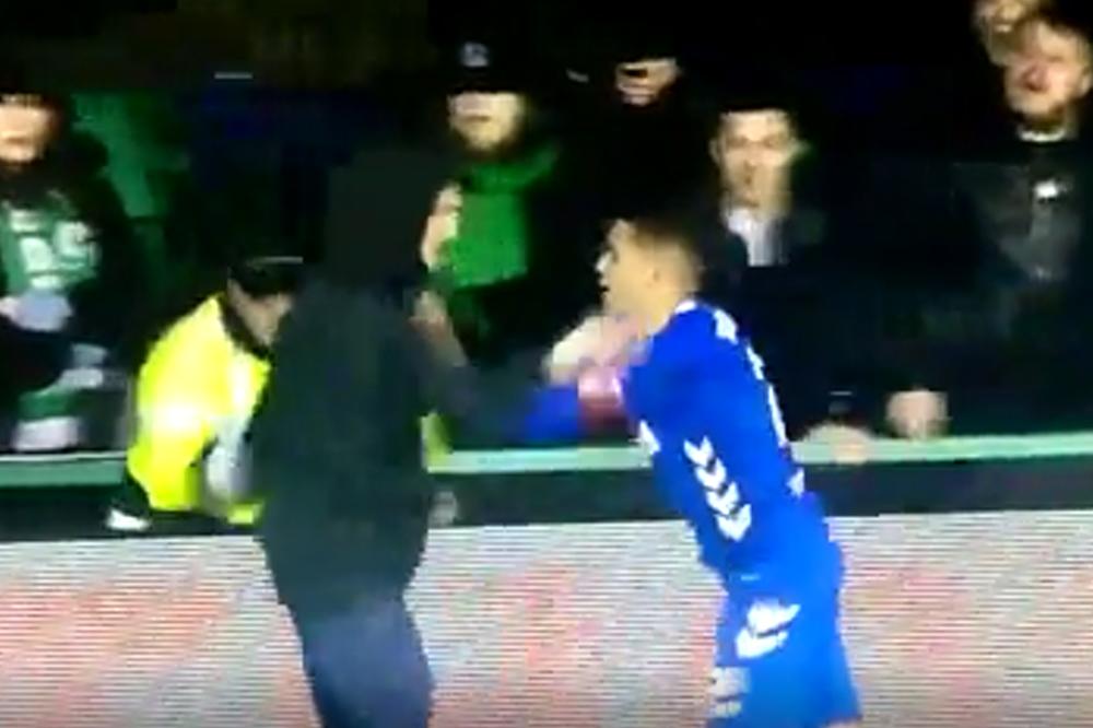 NAVIJAČ NAPAO FUDBALERA: Ludilo u Škotskoj, umalo tuča nasred terena, reagovala policija!