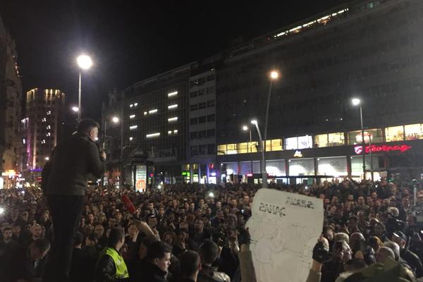 ZAVRŠEN PROTEST 1 OD 5 MILIONA: RTS blokiran na sat vremena