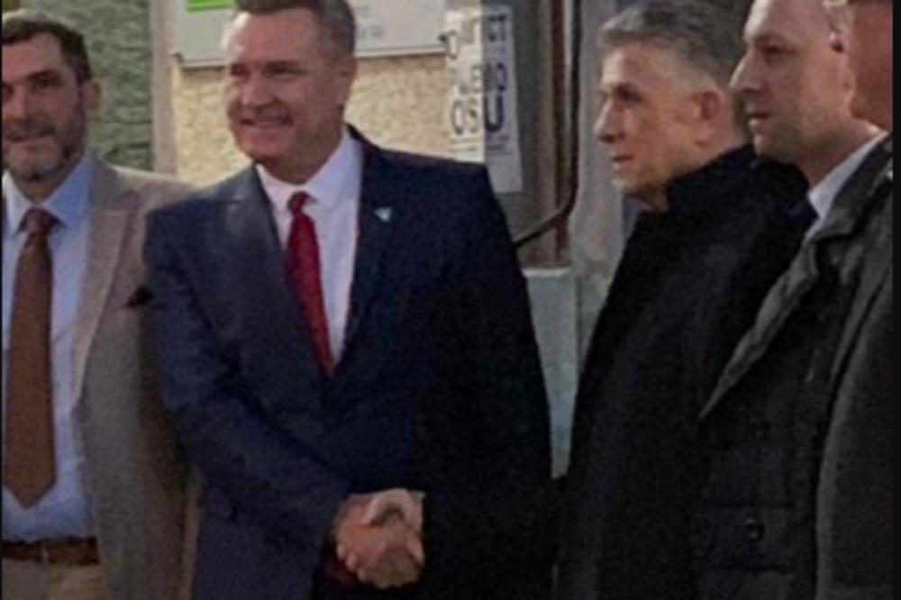 SKANDAL U NOVOM PAZARU NA PROTESTU OPOZICIJE: Došao zamenik VESELJIJA, čovek koji hoće da UZME SANDŽAK OD SRBIJE!