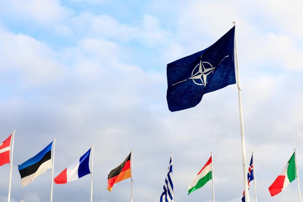 NATO zastava  