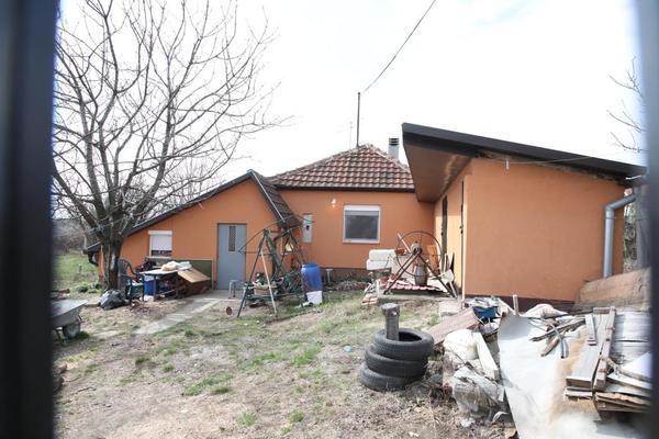 OTKRIVEN MOTIV STRAVIČNOG UBISTVA ŽENE U ČORTANOVCIMA: Milan joj je mrtav pijan prerezao vrat, pa je KRVAVU ŠAMARAO