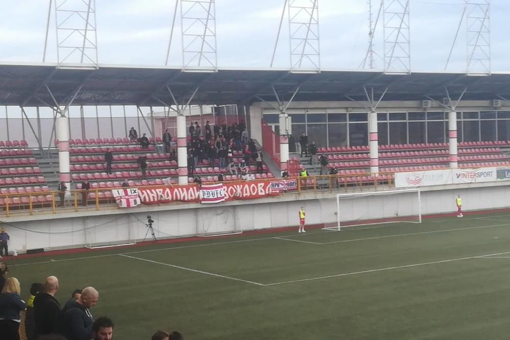 NAVIJAČKI RAT U BEOGRADU: Grupa huligana razbila dva klinca od batina, jedan se trenutno bori za život!