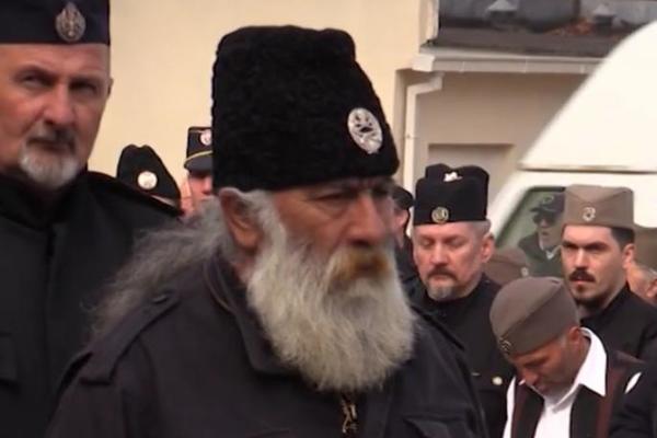 BOG ČUVA REPUBLIKU SRPSKU: Okupili se četnici u Višegradu! Postrojio ih vojvoda Slavko Aleksić! (VIDEO)