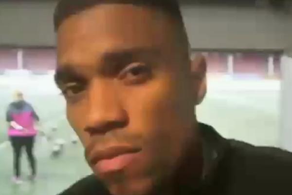 SRAMNI RASISTIČKI ISPAD INVALIDA, UPUTILI RIKARDU MAJMUNSKE KRIKE: Više nego šmekerski odgovor igrača Partizana!