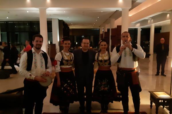 NARODNA NOŠNJA I PESMA OVO JE SRBIJA DOČEKALE DAČIĆA U TUNISU! Zbog Ivice se priča samo srpski (VIDEO)