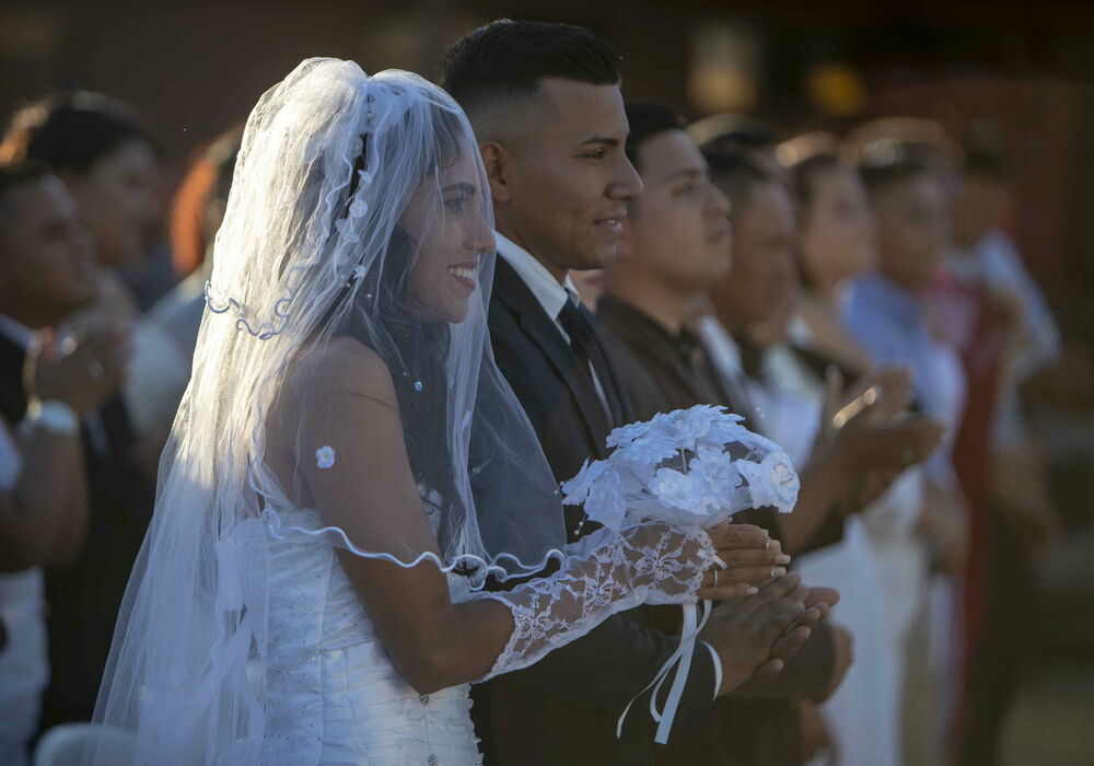 Mladenci, Venčanje, Oltar, Svadba, Mladoženja, Mlada, Veo, Venčanica