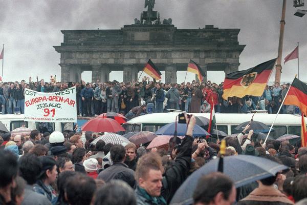13 NOVINARA UHAPŠENO U BERLINU: Izveštavali sa demonstracija protiv izgradnje autoputa!