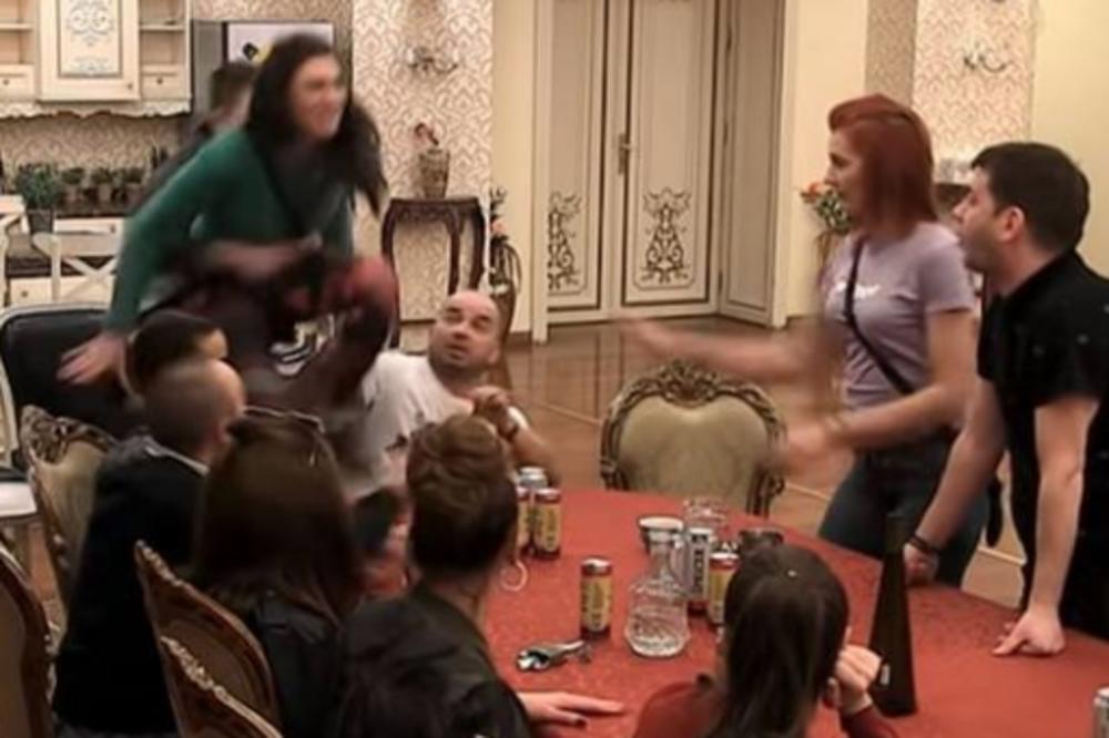 OVA ŽENA JE TEMPIRANA BOMBA! OPŠTI HAOS U RIJALITIJU: Ona je potpuno van kontrole TAKMIČARI PRENERAŽENI! (VIDEO)