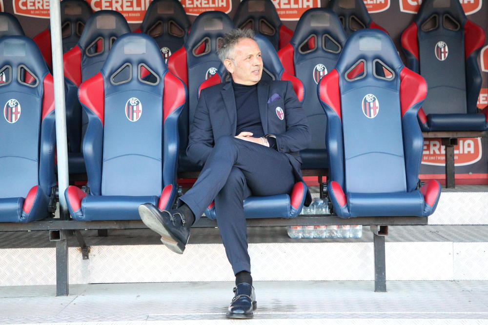 MIHAJLOVIĆ U BORBI PROTIV MODERNE POŠASTI MEĐU DANAŠNJIM FUDBALERIMA: Džaba što sede za stolom kad blenu u mobilne!