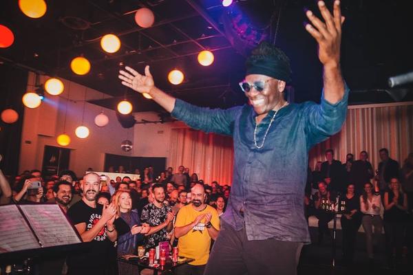 Magični glas Richarda Bone oduševio beogradsku publiku