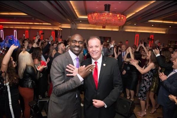 ZBOG NJEGA SU ALBANCI MOĆNI U SAD! Đonaj je NAJJAČI lobista, sakupljao PARE za Haradinaja i želi VELIKU ALBANIJU