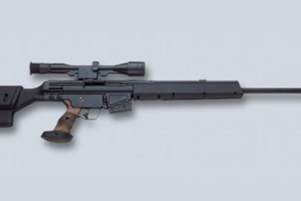 OVO JE SNAJPER IZ KOGA JE UBIJEN ĐINĐIĆ: Policajac koji je postavio na Fejsbuk je sankcionisan, ALI JE ONA OSTALA