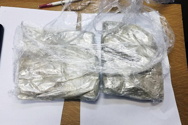 ŽENA JE NOSILA DROGU OKO STRUKA: S pola kilograma heroina ušla je u međugradski autobus (FOTO)