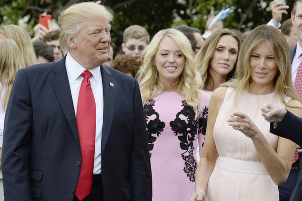 DA JE TRAMP OVO ZNAO NE BI ĆERKU NIKAD POSLAO NA AVION! Tifani je iznenada napustila Srbiju U POGREŠNOM TRENUTKU