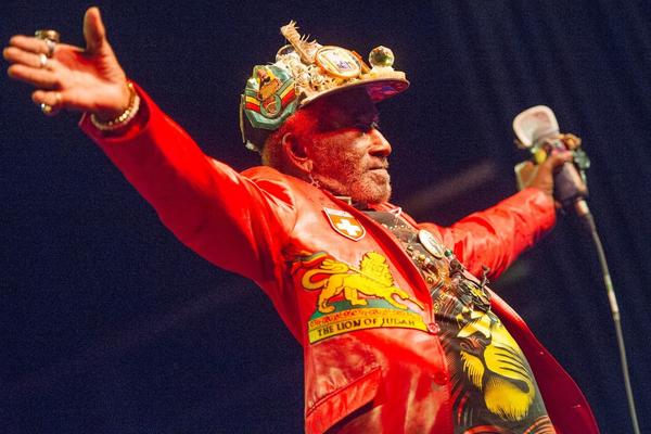 Rege legenda LI SKREČ PERI zamolio fanove da mu više ne poklanjaju marihuanu